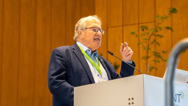 Professor Doktor Hubert Weiger hält eine Rede beim DNT
